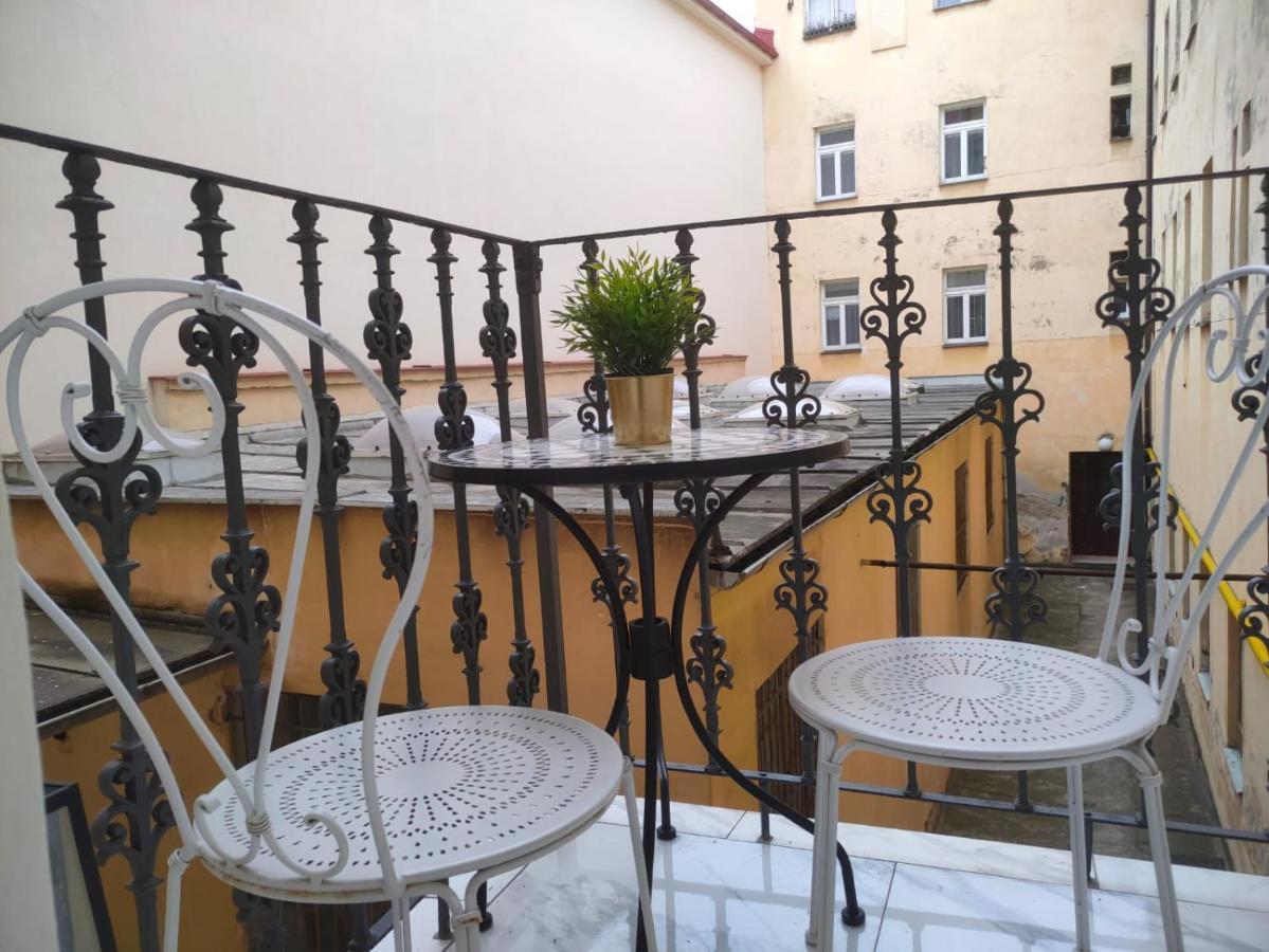 Glamour Frida Apartment Прага Екстер'єр фото